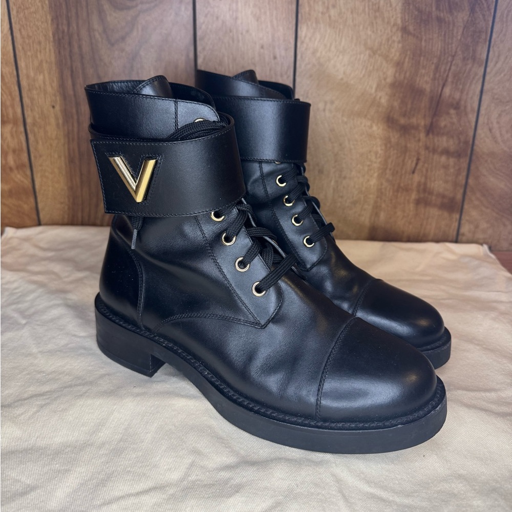 Authentic Louis Vuitton Black Lace Up Boots Size 37.5